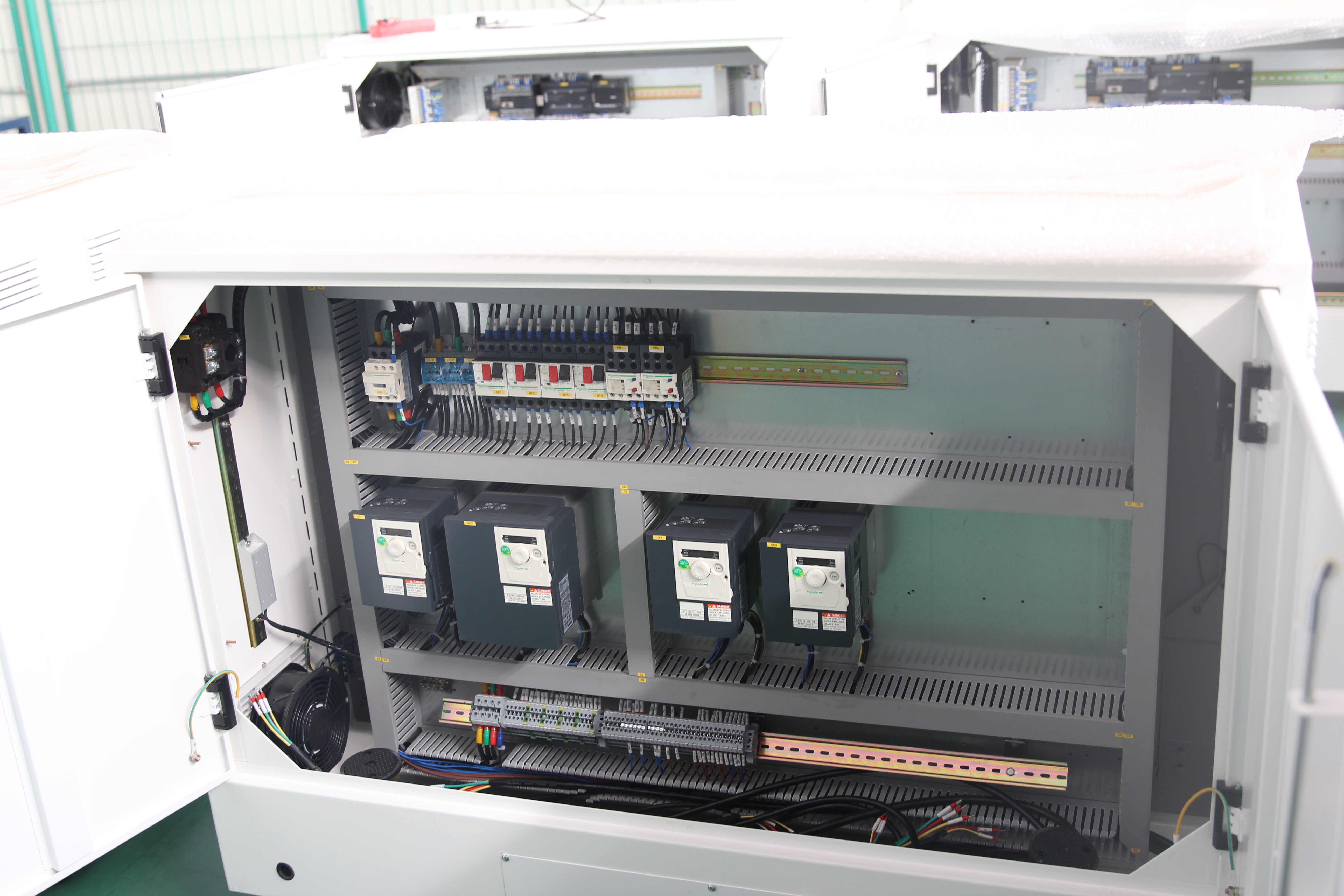 PLC控制柜-电控柜-电气控制柜-变频控制柜-双螺杆挤出机-挤出机控制柜-ABB变频器